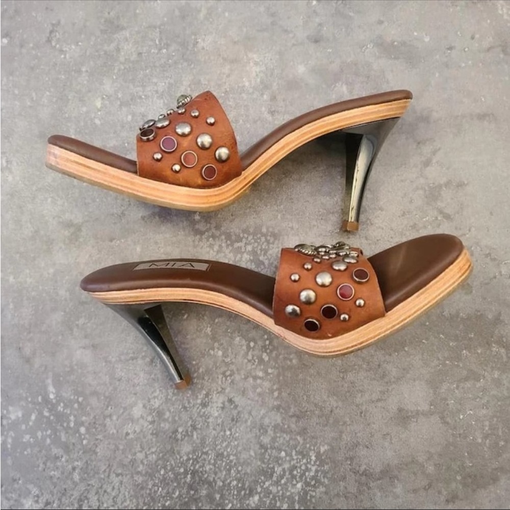 Vintage Mia shoes. Embellished leather heels . Size 8